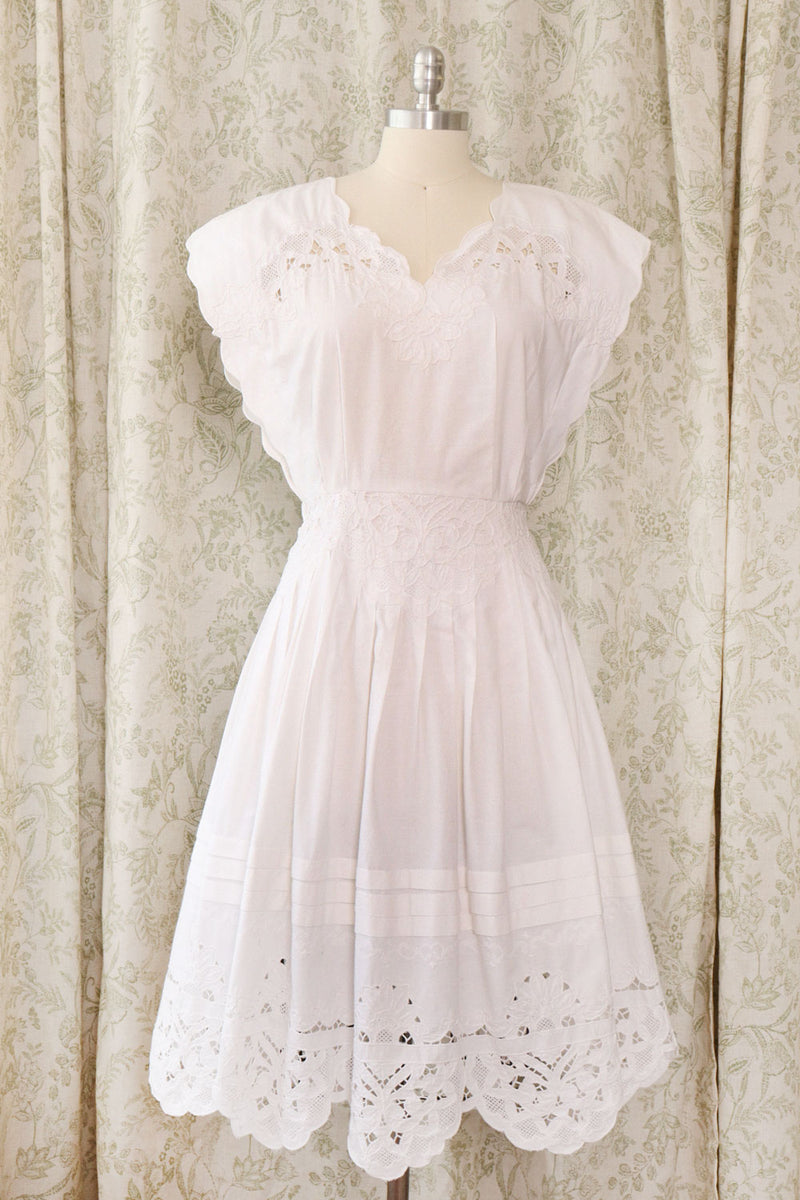 Snowy Scalloped Cotton Pinafore Dress S/M – OMNIA