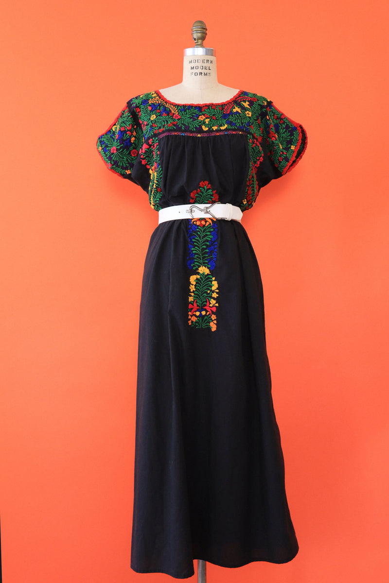 modern mexican embroidered dress Floral Embroidered Mexican Dress: Oaxaca Ethnic Style
