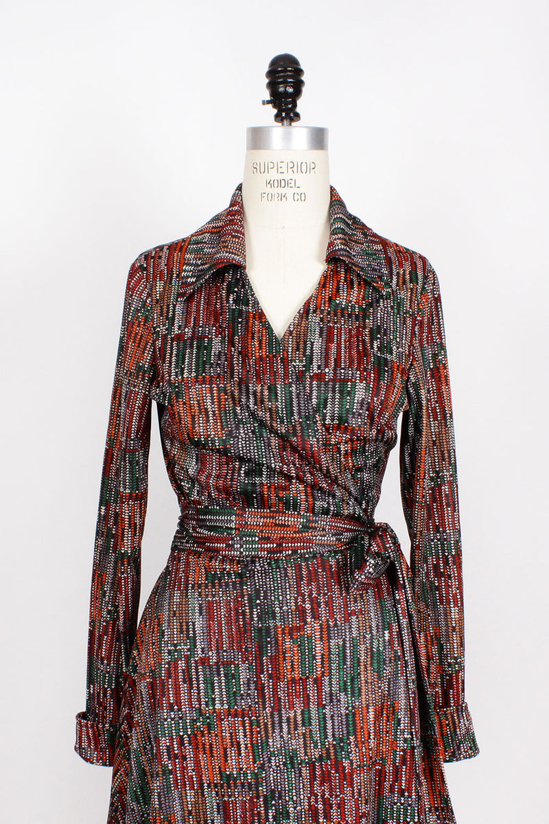 70s Triangle Static Wrap Dress M – OMNIA 70s Triangle Static Wrap Dress M – OMNIA