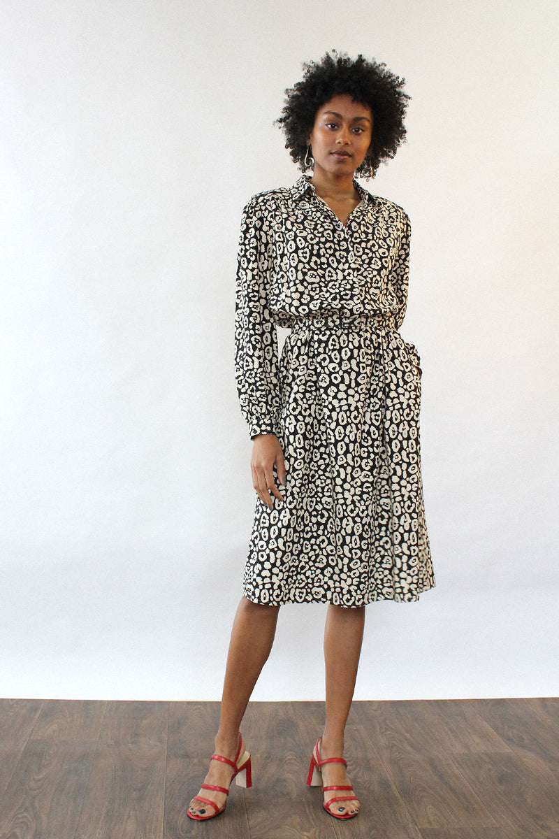 argenti silk dress ITEM // vintage Argenti silk dress COLOR + MATERIAL // emerald greenish + silk SIZE // tagged 24 (pls see measurements) CONDITION // EUC PSA // Shoulder pads, elastic waistband, pleated