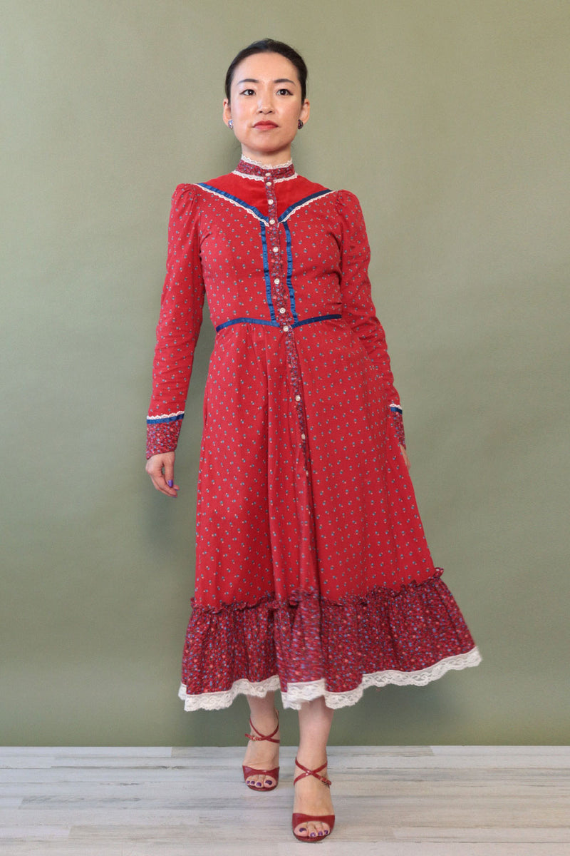 red calico dress Vtg 70s Lightweight Red Calico Floral High Lace Neckline Country Cotton Dress