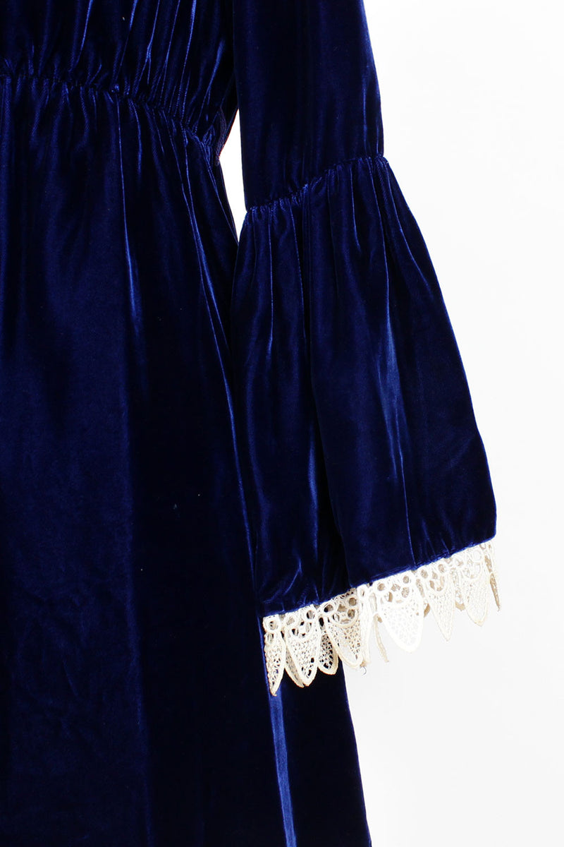 Velvet Bell Sleeve Dress S OMNIA Velvet Bell Sleeve Dress S OMNIA