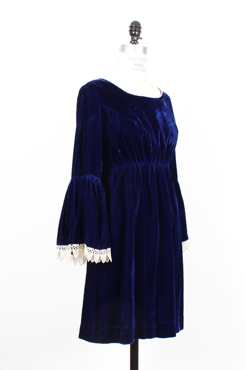 Velvet Bell Sleeve Dress S OMNIA Velvet Bell Sleeve Dress S OMNIA