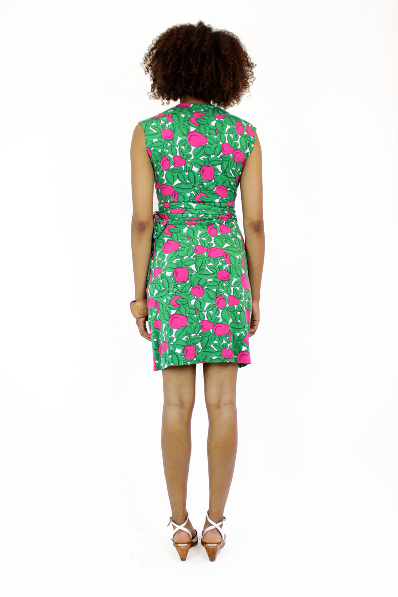 Diane Von Furstenberg discount wrap dress / floral apple print short sleeve stretchy wrap dress OMNIA Diane Von Furstenberg discount wrap dress / floral apple print short sleeve stretchy wrap dress OMNIA