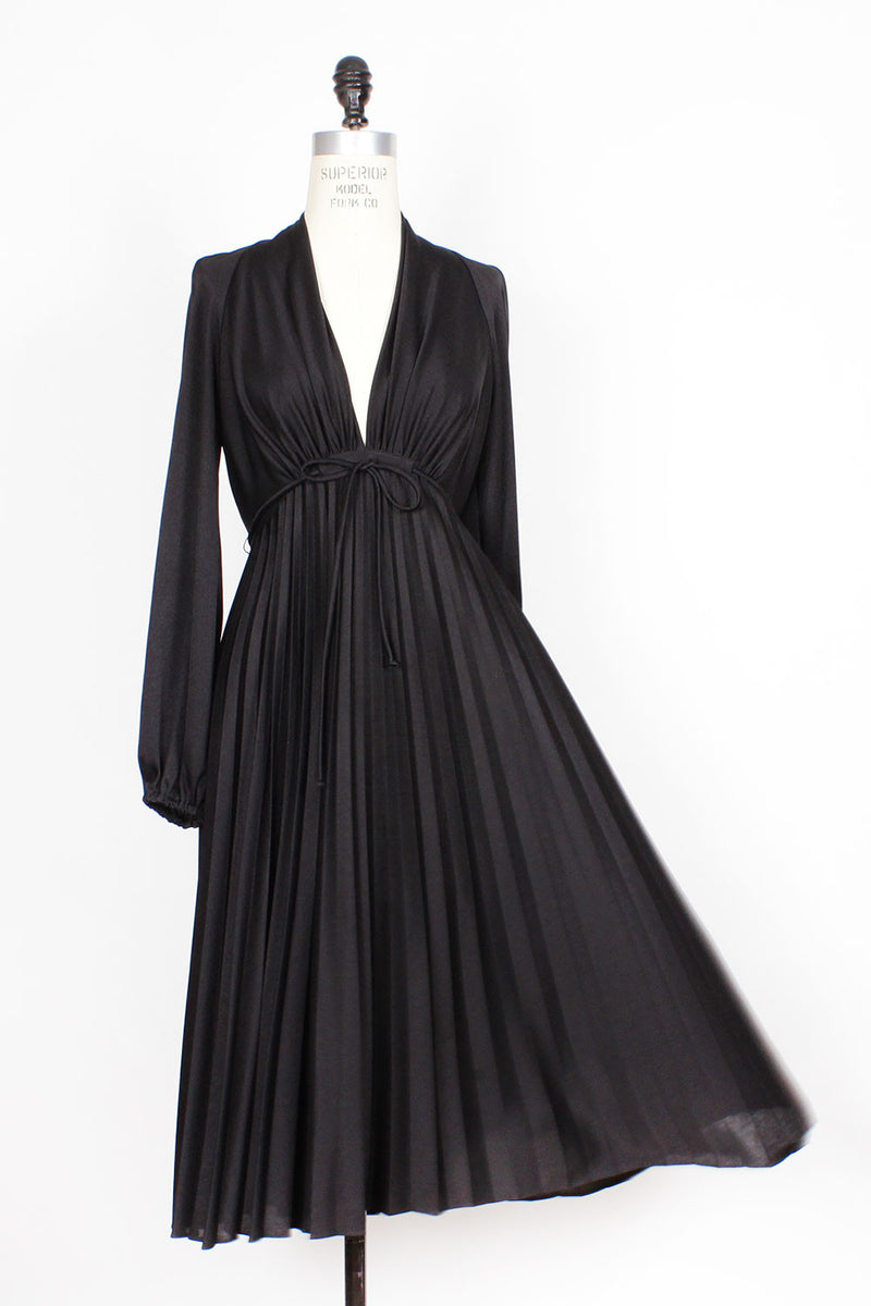 Accordion Pleat Party Dress M OMNIA Accordion Pleat Party Dress M OMNIA
