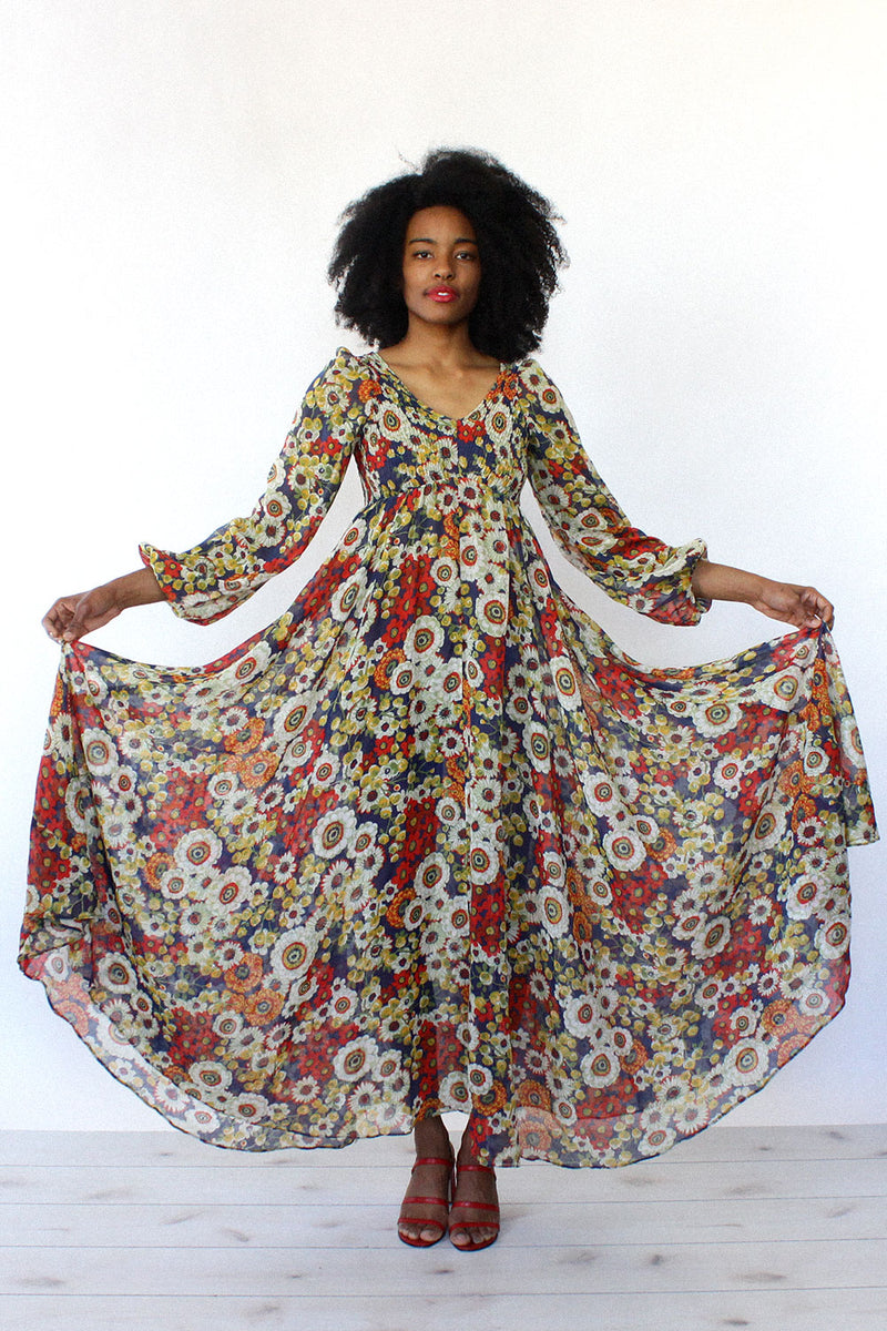 Smocked Floral Maxi Dress S/M OMNIA Smocked Floral Maxi Dress S/M OMNIA