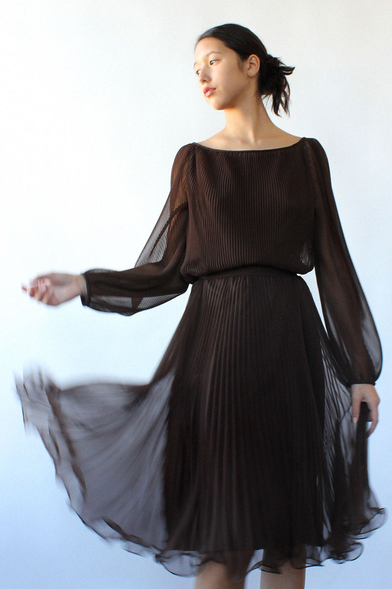 Miss Elliette Pleated Chiffon Dress S/M OMNIA Miss Elliette Pleated Chiffon Dress S/M OMNIA