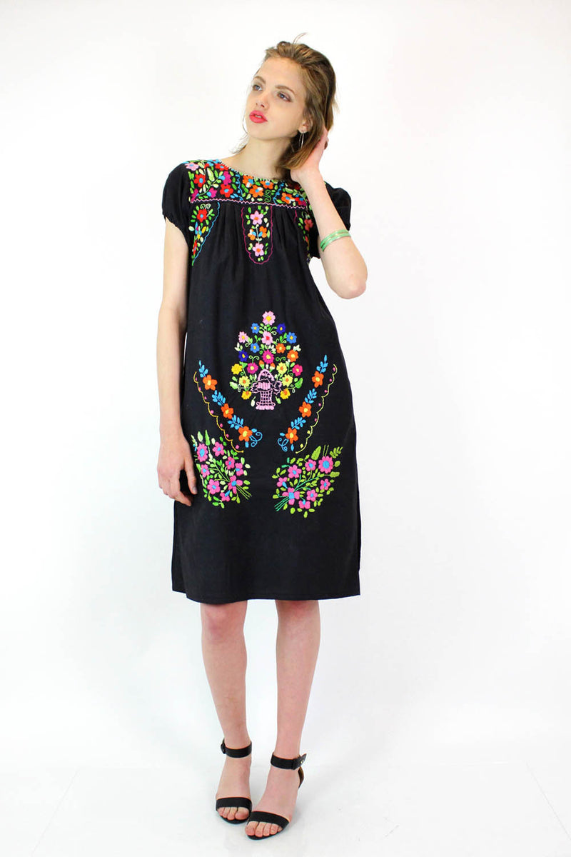 Mexican Embroidered Smock Dress S OMNIA Mexican Embroidered Smock Dress S OMNIA