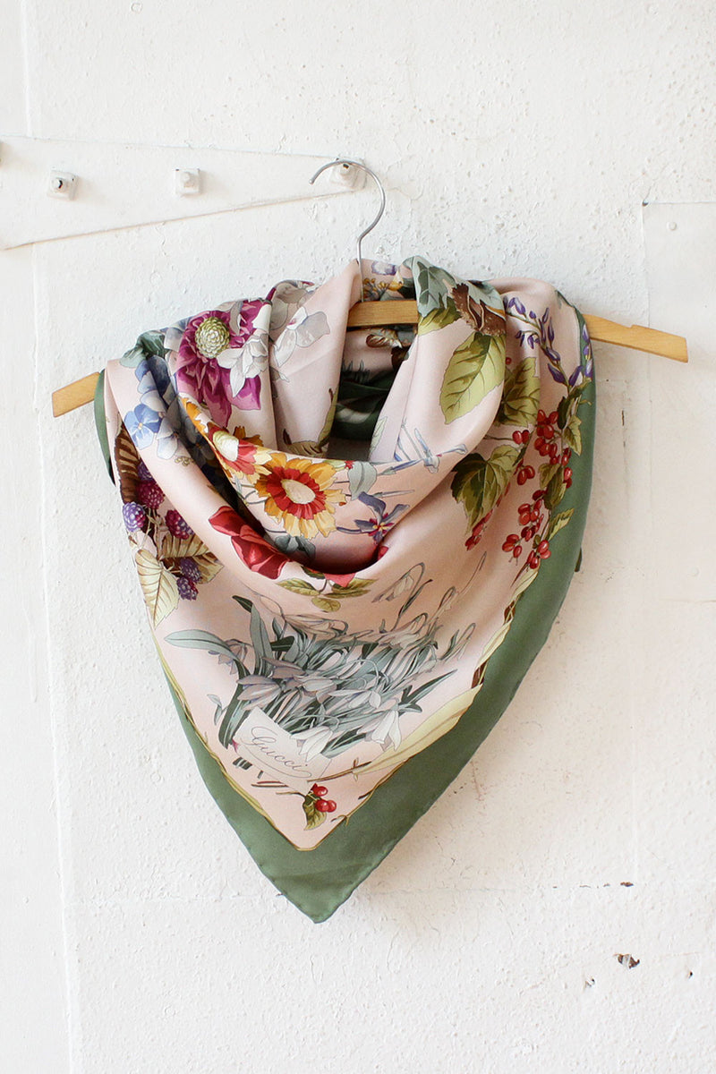 Cream hot sale gucci scarf