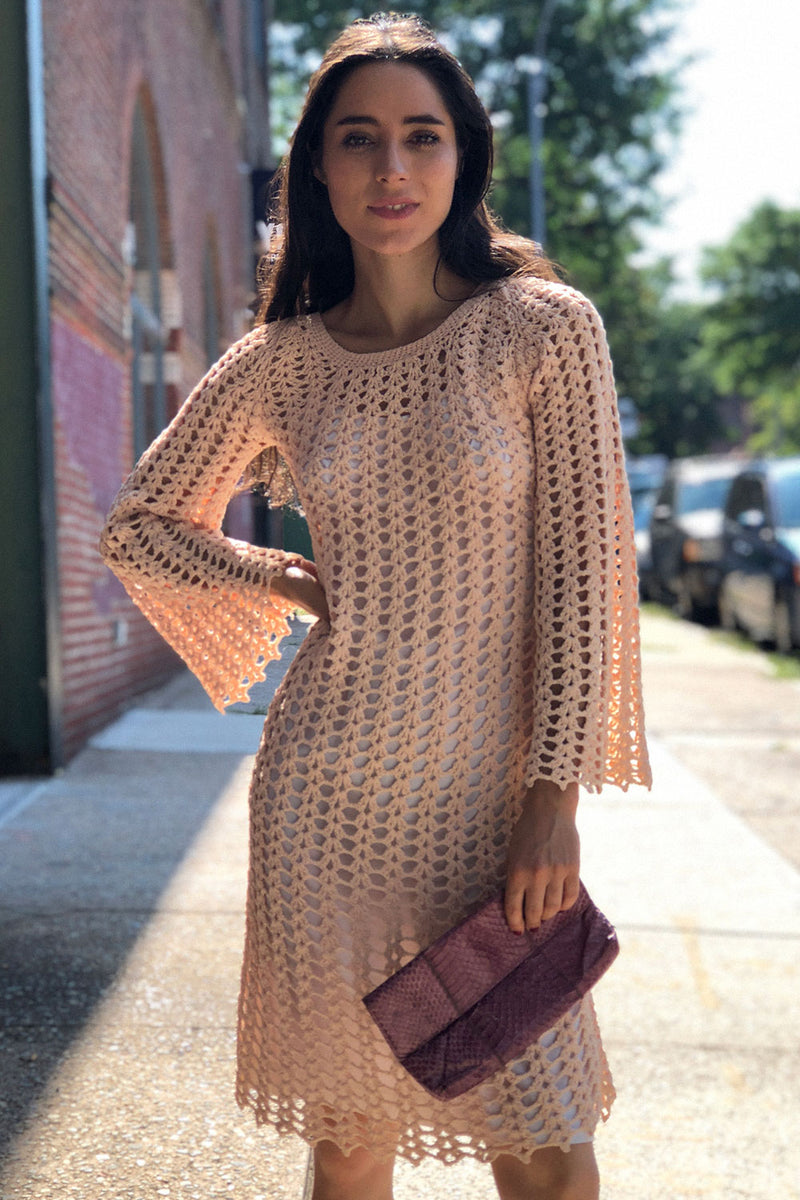 quick crochet dress I turned the market into my RUNWAY Which slide is your favorite? Crochet dress pattern and tutorial out now. Pattern https://highfashioncrochet.com/products/crochet-halter-dress-pattern Tutorial https://youtu.be/Xw_QL1vXYlQ?si