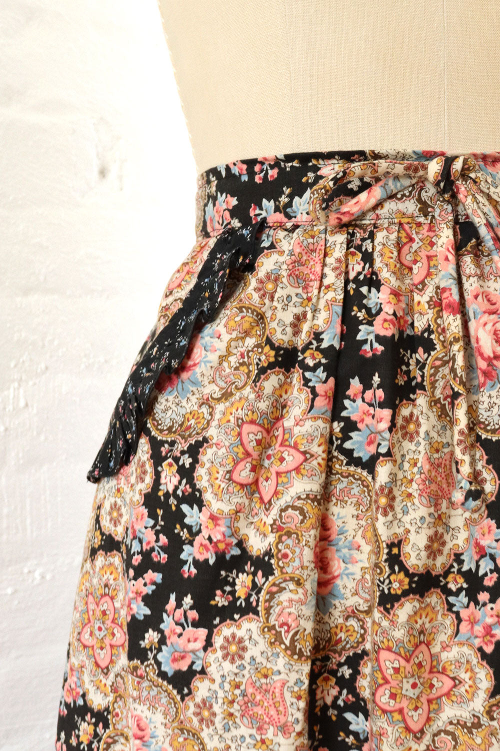 Ruffled Dark Floral Prairie Skirt S