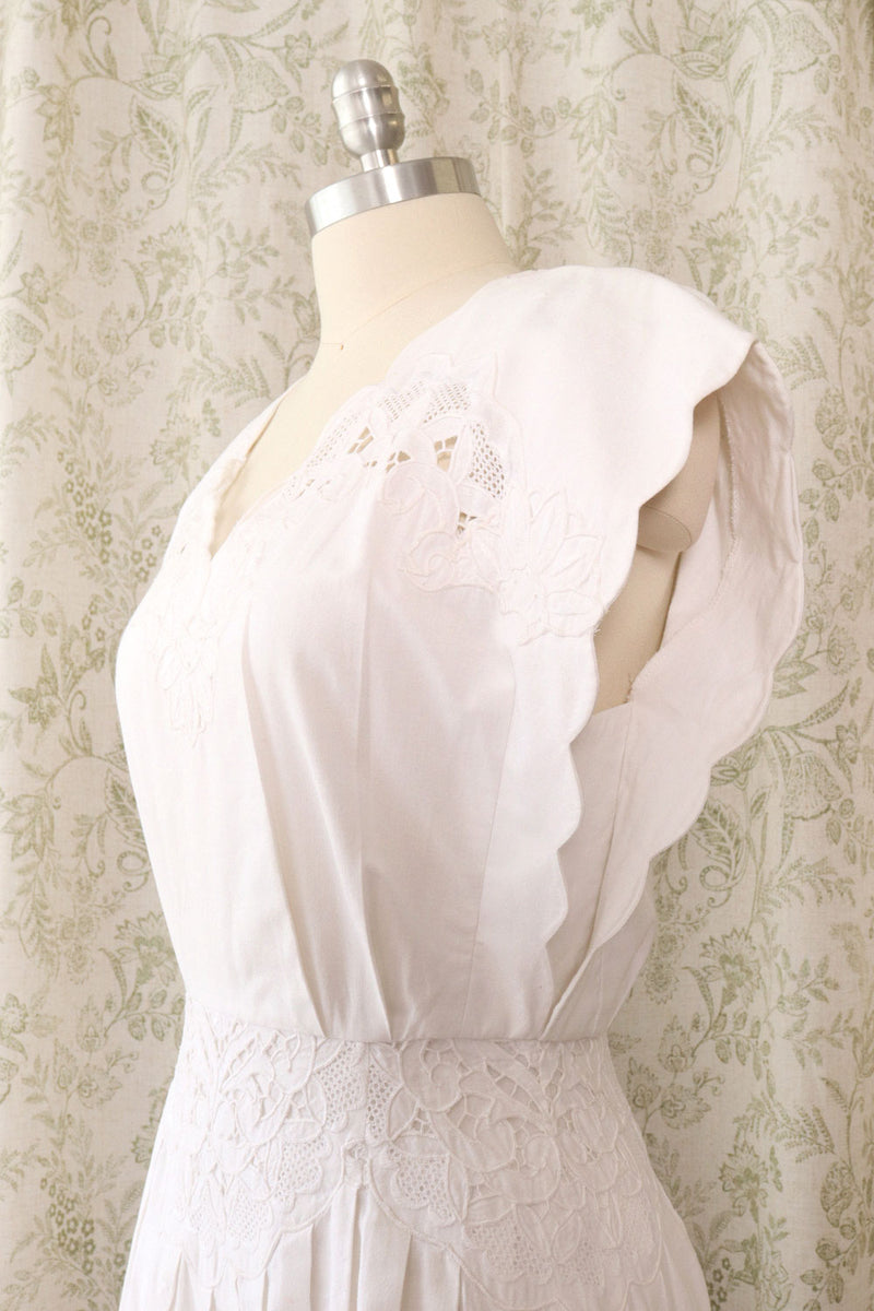 Snowy Scalloped Cotton Pinafore Dress S/M OMNIA Snowy Scalloped Cotton Pinafore Dress S/M OMNIA