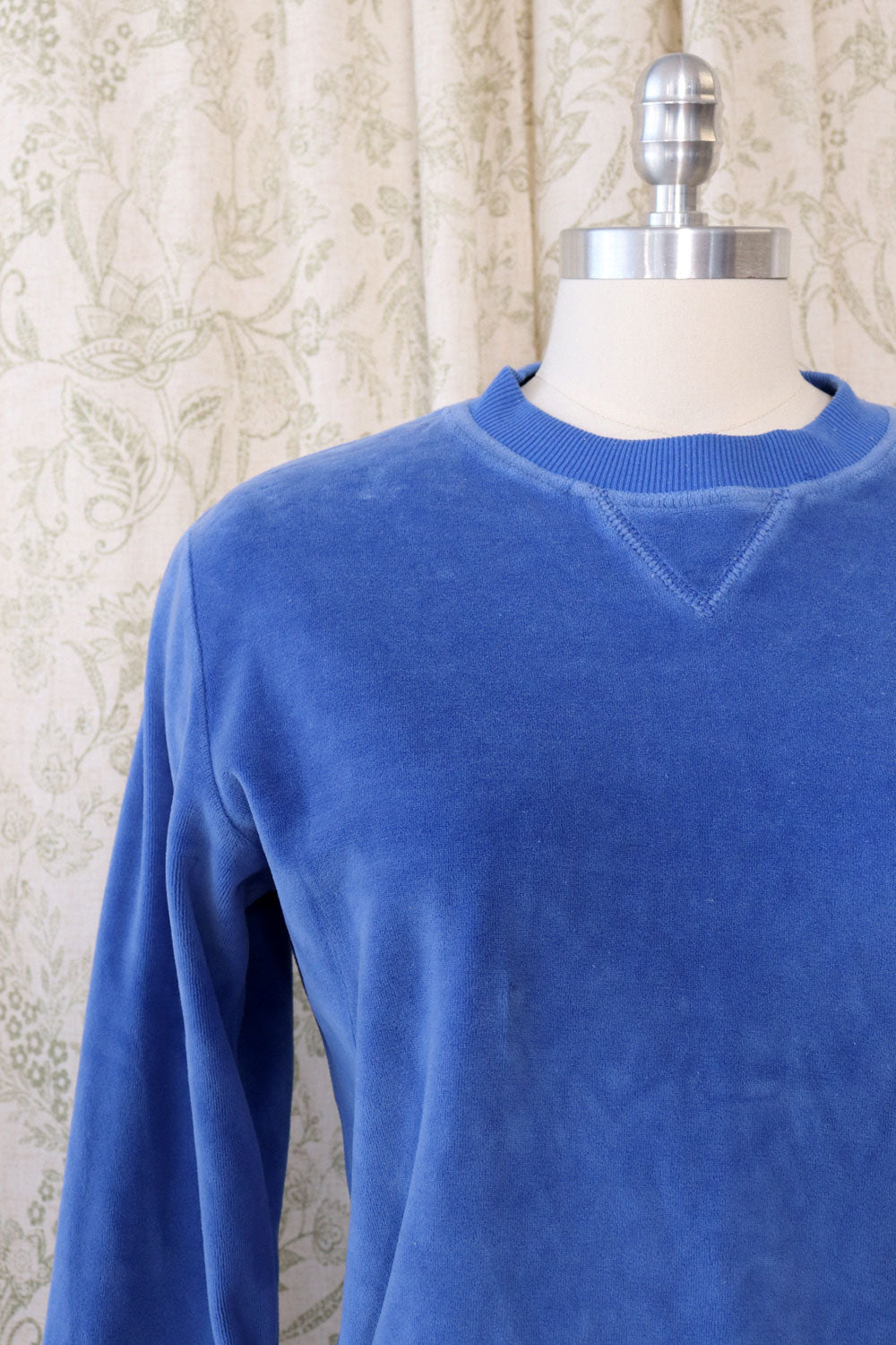 Bill Blass Royal Velour Sweatshirt M