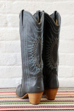 1970s Pewter Embroidered Leather Boots 6-6.5