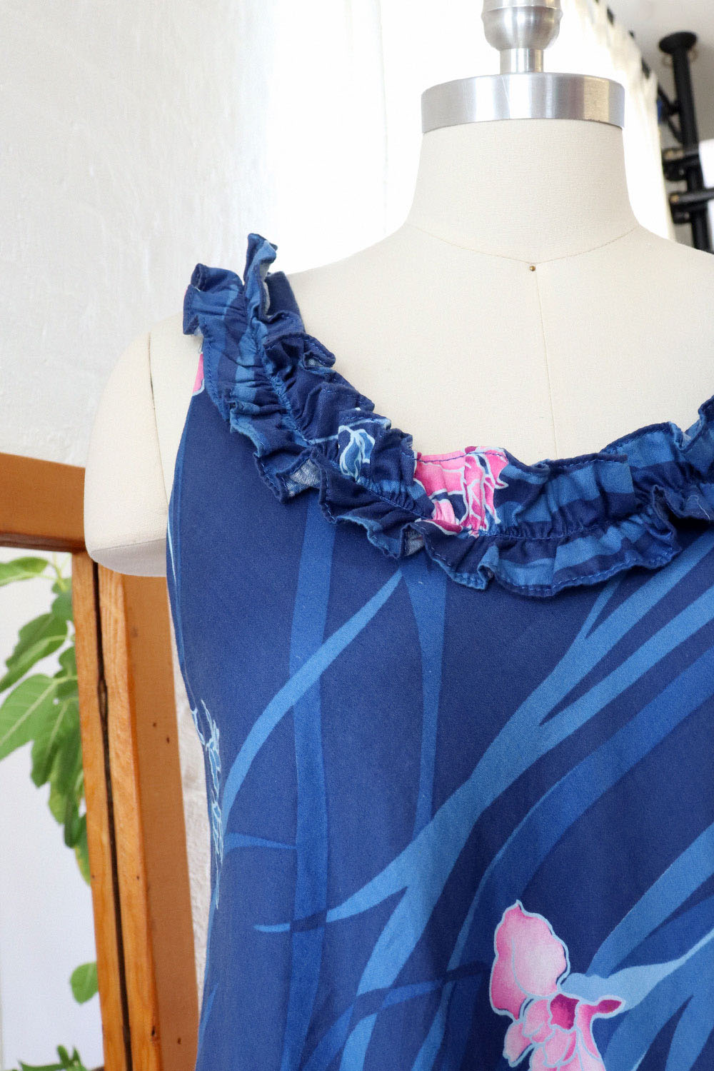 Iris Print Ruffled Hawaii Dress L/XL