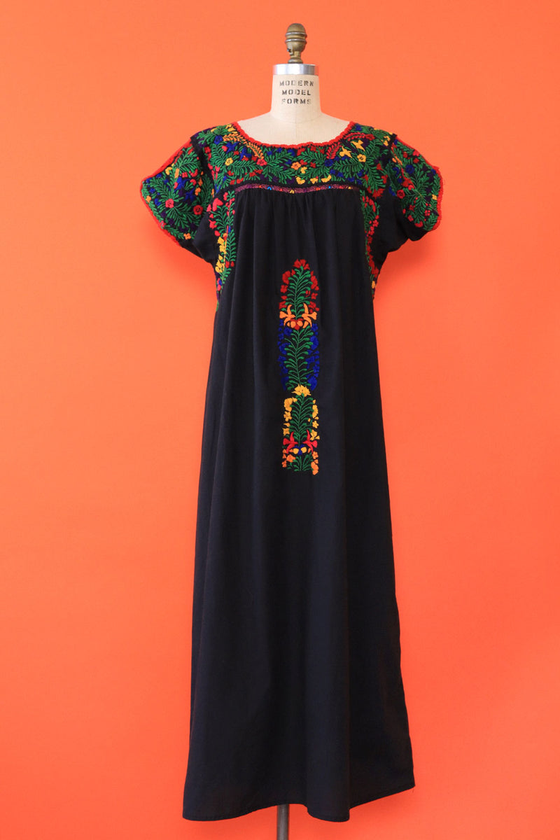 Colorful Floral Embroidered Dress L OMNIA Colorful Floral Embroidered Dress L OMNIA