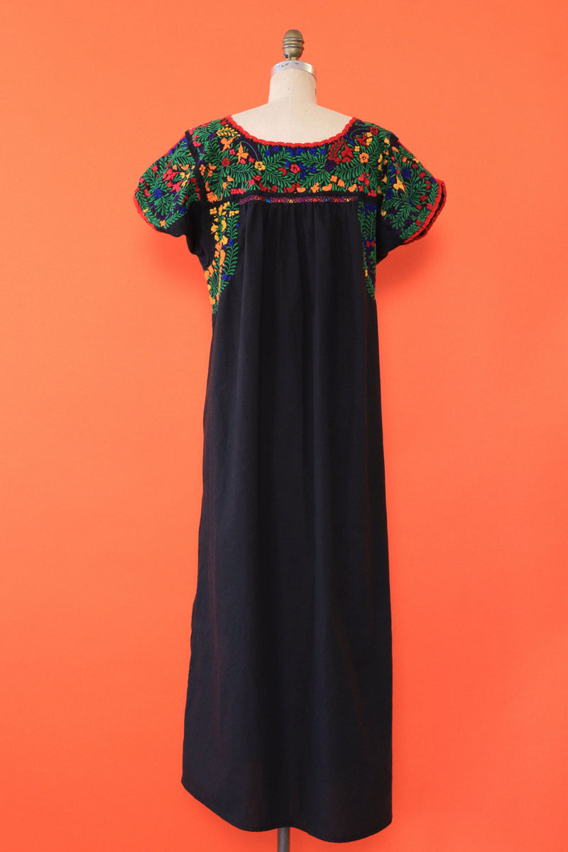 Colorful Floral Embroidered Dress L OMNIA Colorful Floral Embroidered Dress L OMNIA