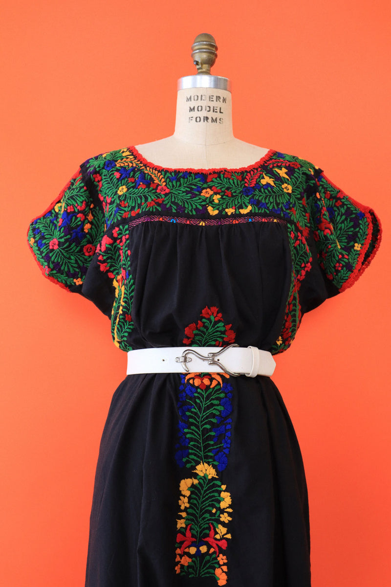Colorful Floral Embroidered Dress L OMNIA Colorful Floral Embroidered Dress L OMNIA