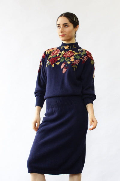 Floral Embroidered Sweater Dress S/M OMNIA Floral Embroidered Sweater Dress S/M OMNIA