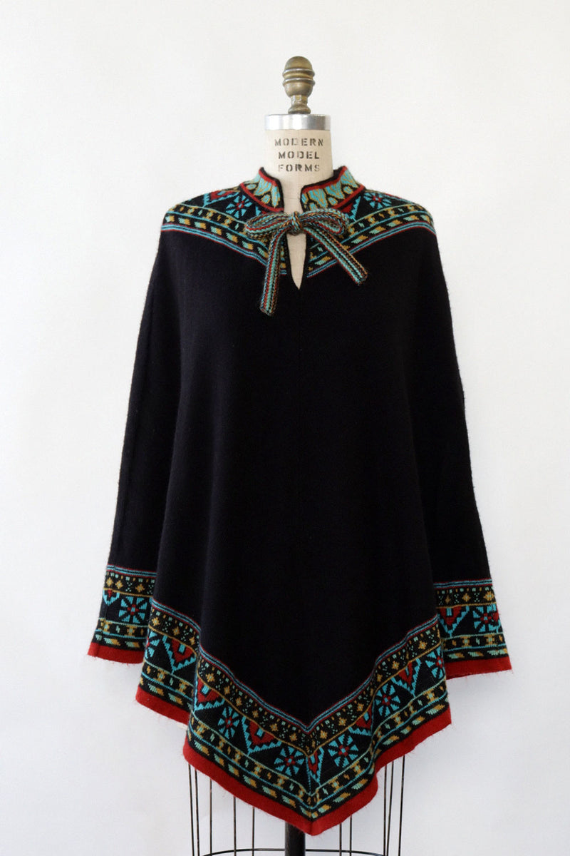 Marianne Border Poncho Sweater XS-L