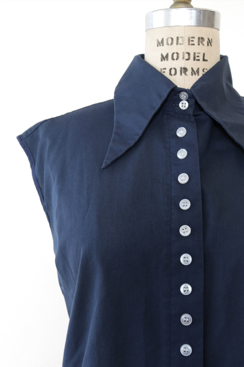 Endless Button Dagger Collar Top L