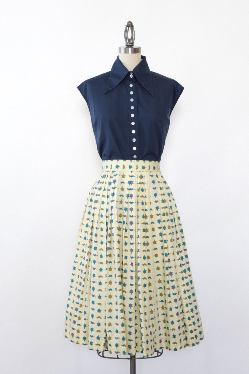 Endless Button Dagger Collar Top L