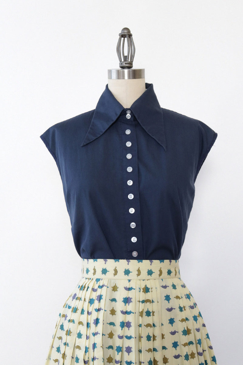 Endless Button Dagger Collar Top L