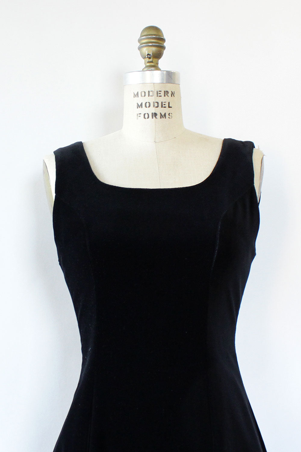 Laura Ashley Perfect Black Velvet Dress S – OMNIA