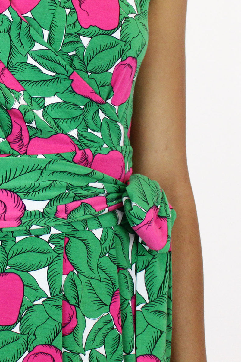Diane Von Furstenberg discount wrap dress / floral apple print short sleeve stretchy wrap dress OMNIA Diane Von Furstenberg discount wrap dress / floral apple print short sleeve stretchy wrap dress OMNIA
