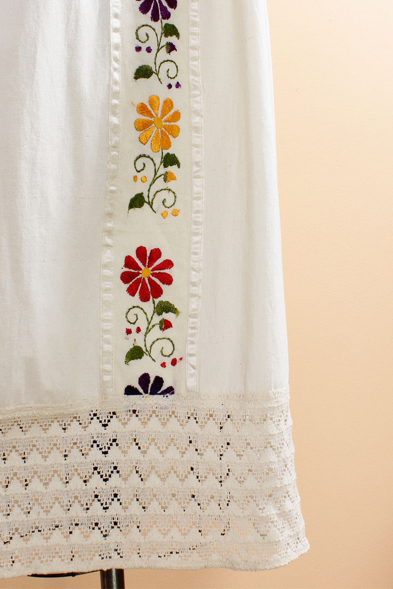 Sofia Embroidered Dress S/M