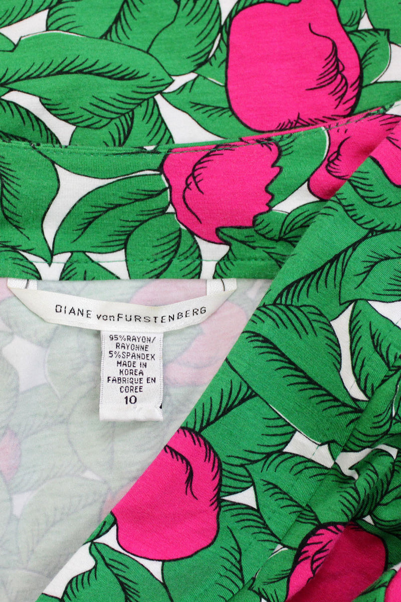 Diane Von Furstenberg discount wrap dress / floral apple print short sleeve stretchy wrap dress OMNIA Diane Von Furstenberg discount wrap dress / floral apple print short sleeve stretchy wrap dress OMNIA