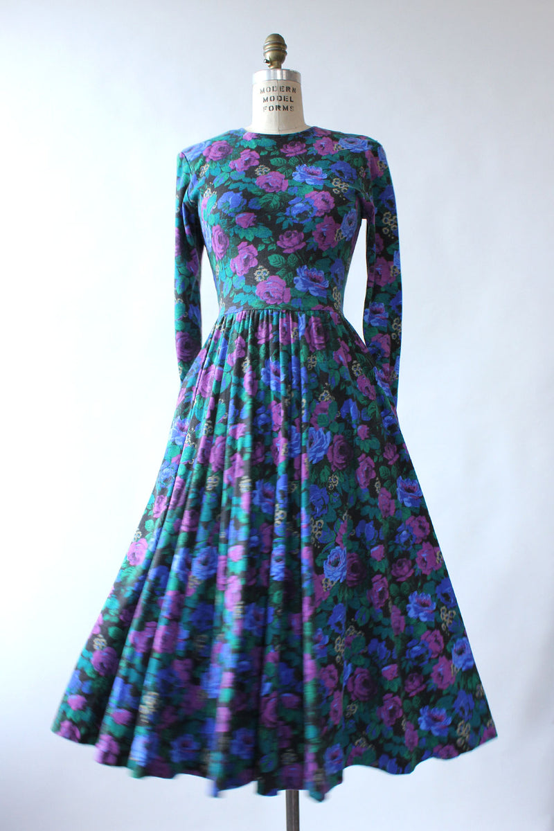 Moody Floral Flare Dress S/M OMNIA Moody Floral Flare Dress S/M OMNIA