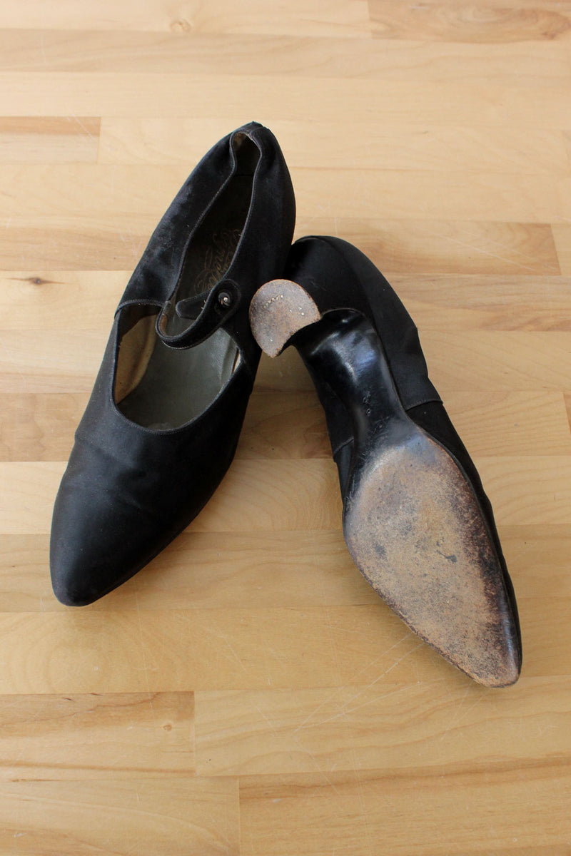Cynella Louis Heel Mary Janes 8.5