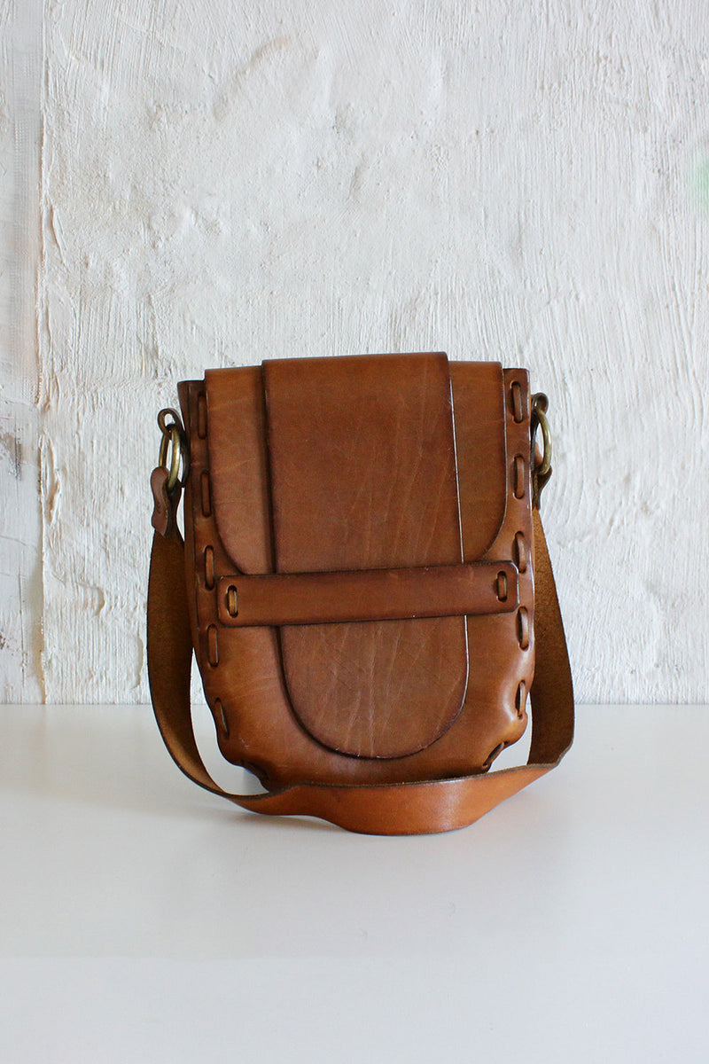 Tabby Stitch Saddle Bag – OMNIA