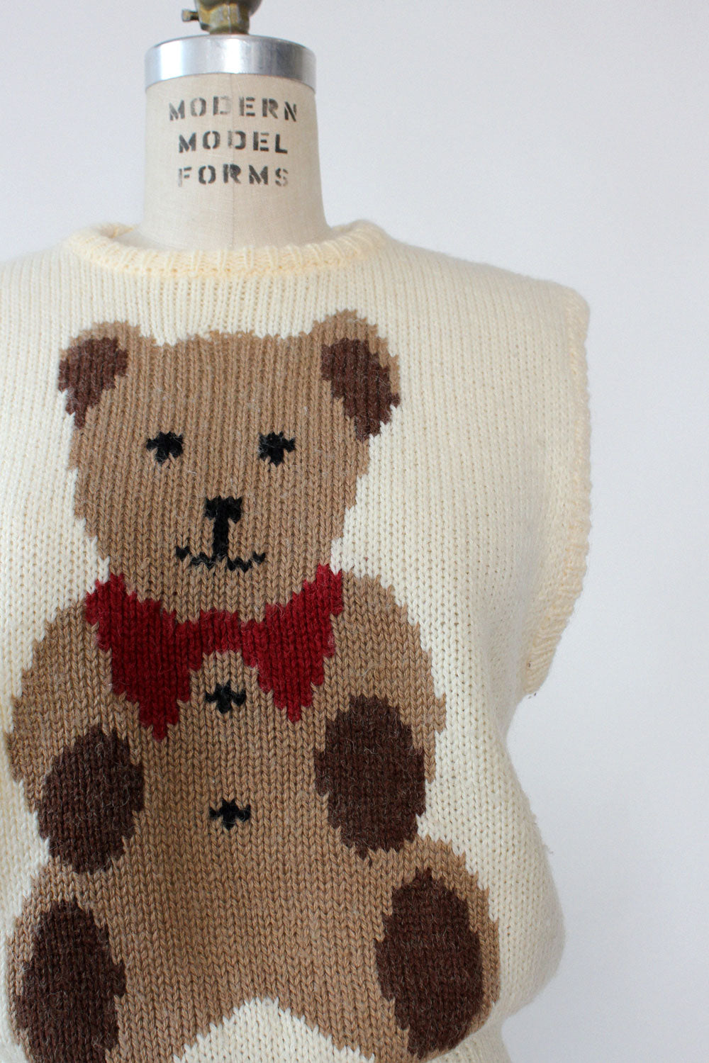 Teddy Bear Sweater Vest M/L – OMNIA