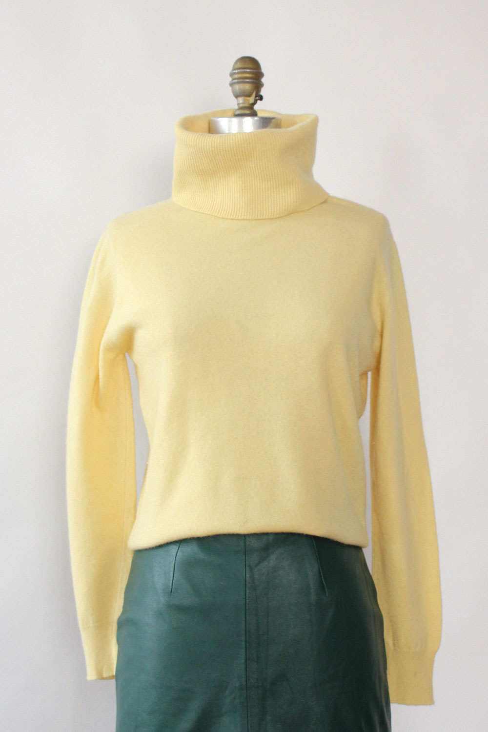 Butter Yellow Cashmere Turtleneck M/L