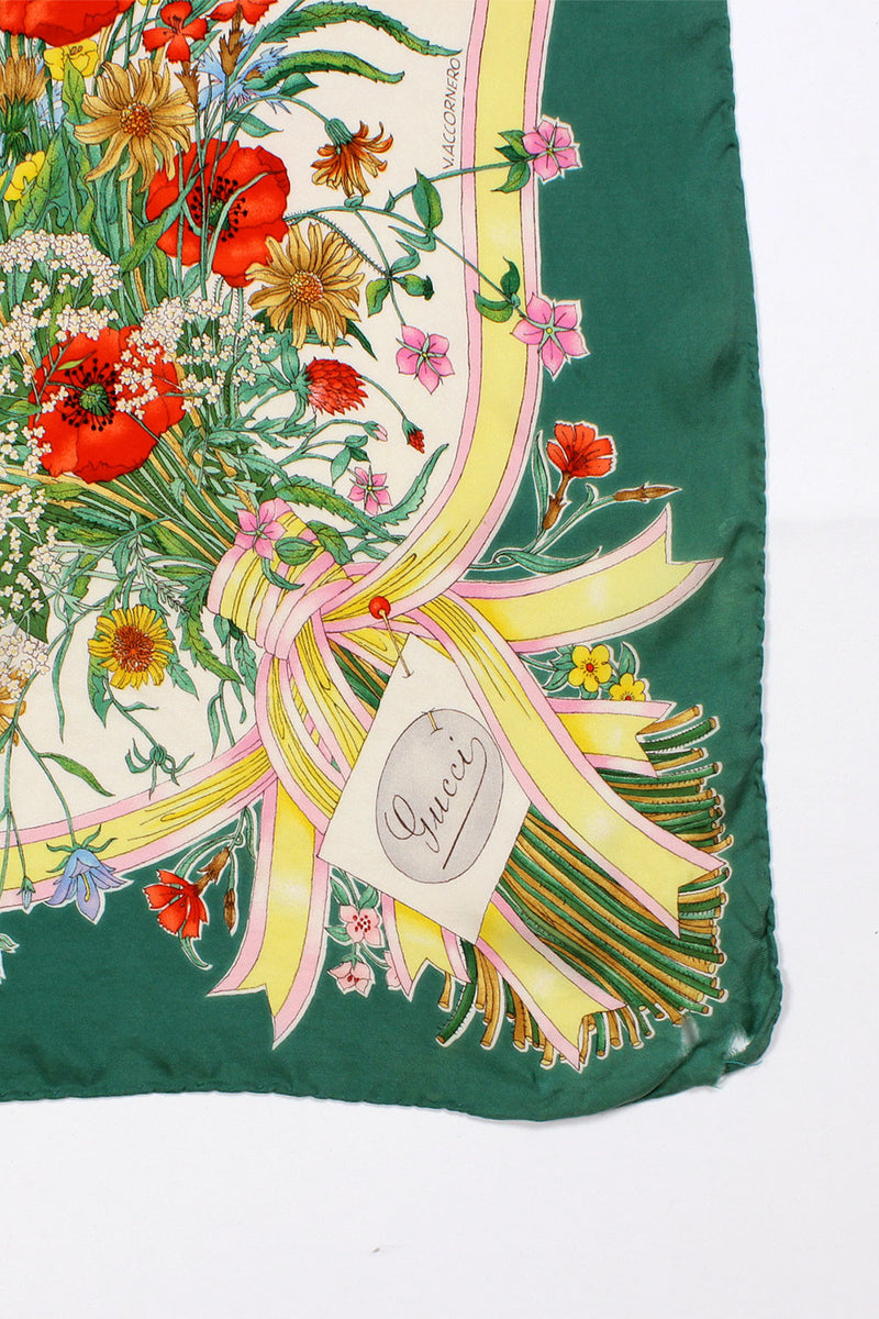 GUCCI カレ スカーフ 水色フレーム多種多様の花と虫 V.Accornero