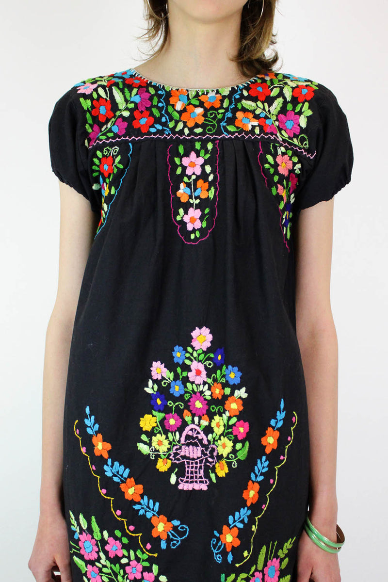 Mexican Embroidered Smock Dress S OMNIA Mexican Embroidered Smock Dress S OMNIA
