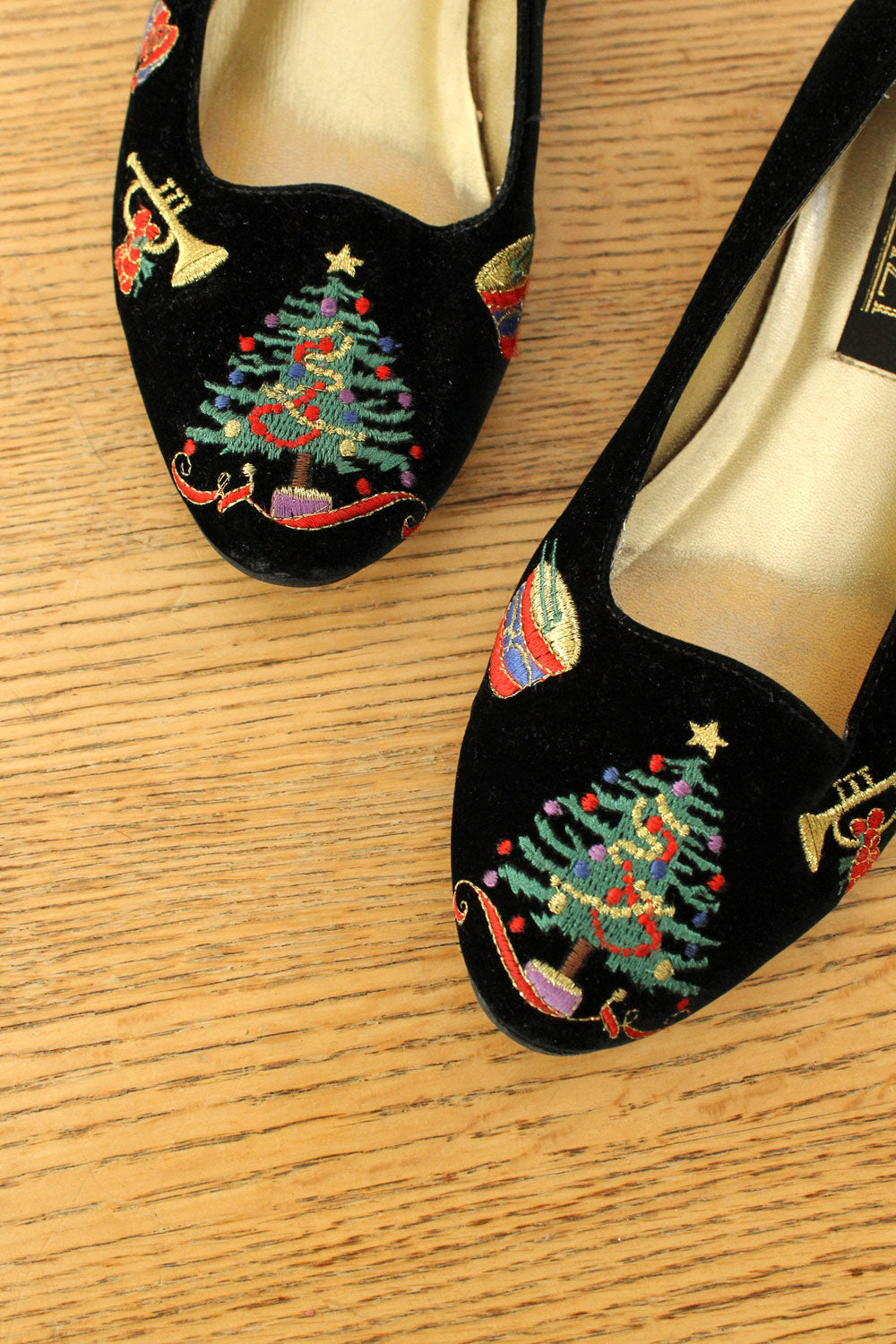 Pritzi Embroidered Christmas Flats 7.5