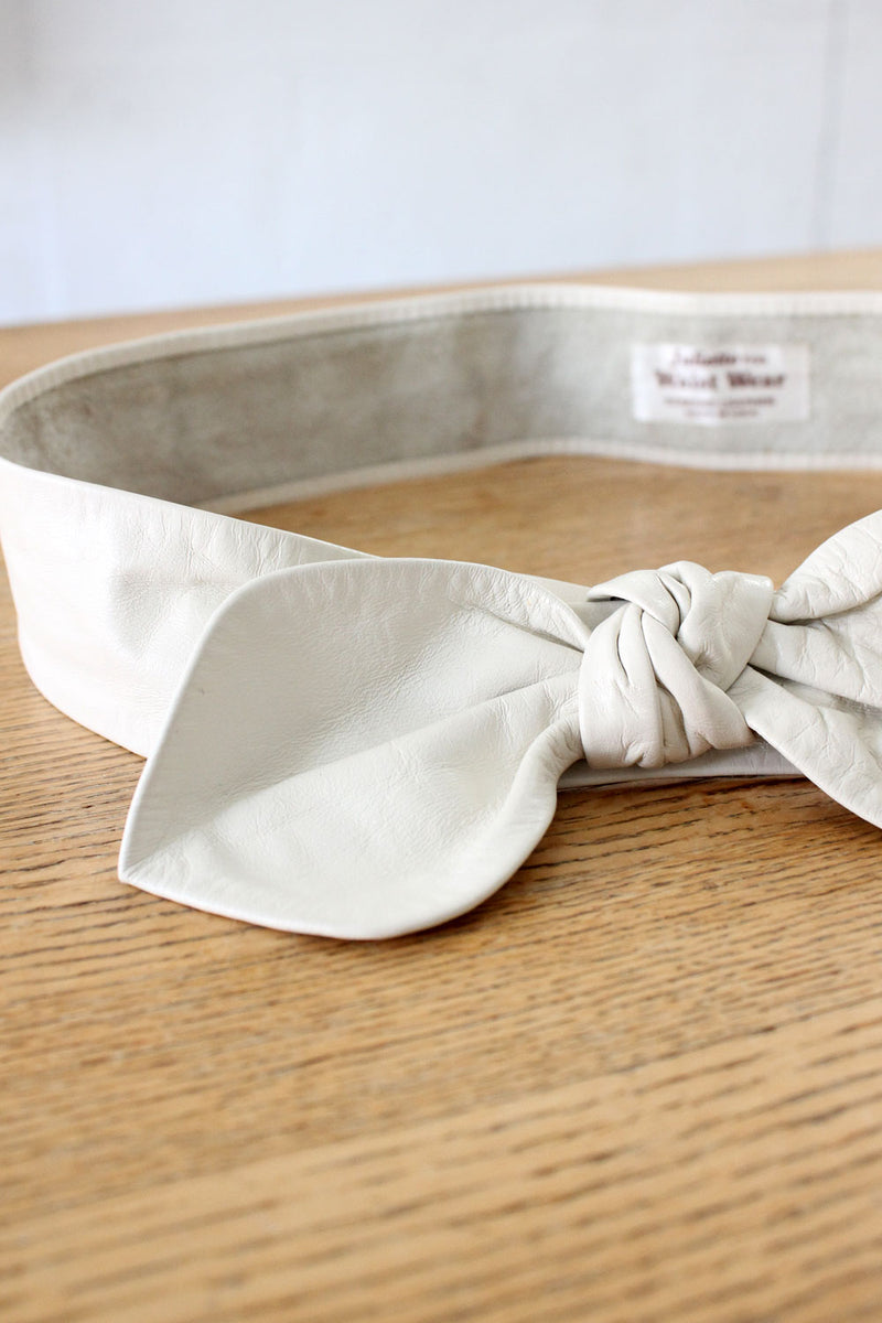 White Leather Bow Belt – OMNIA display picture 1