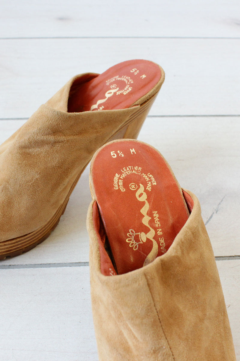 Nina Suede Clogs 5 1/2