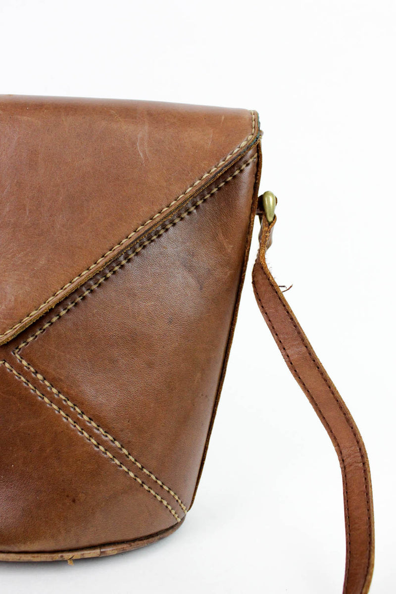 brown bucket purse detail
