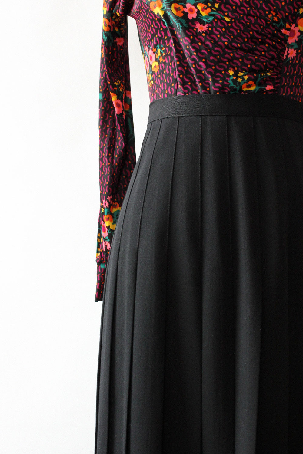 Obsidian Wool Pleat Skirt M/L