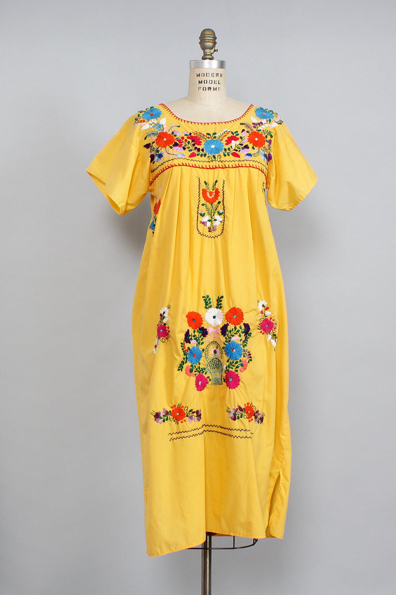 Carmela Embroidered Dress S/M OMNIA Carmela Embroidered Dress S/M OMNIA