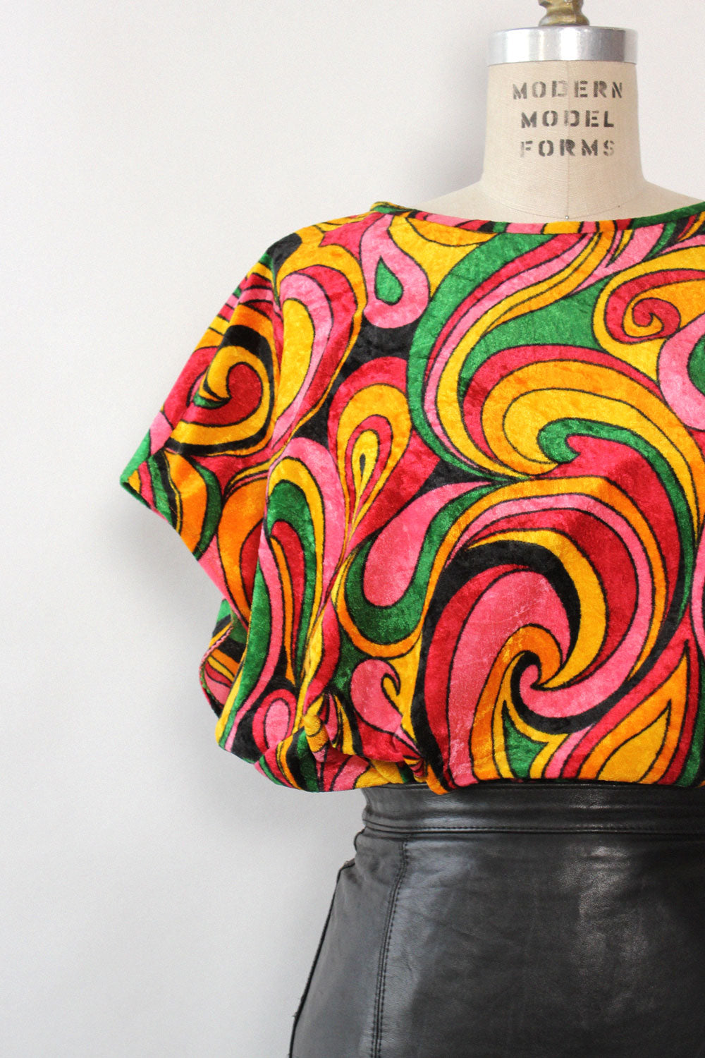 Psychedelic Swirl Top L