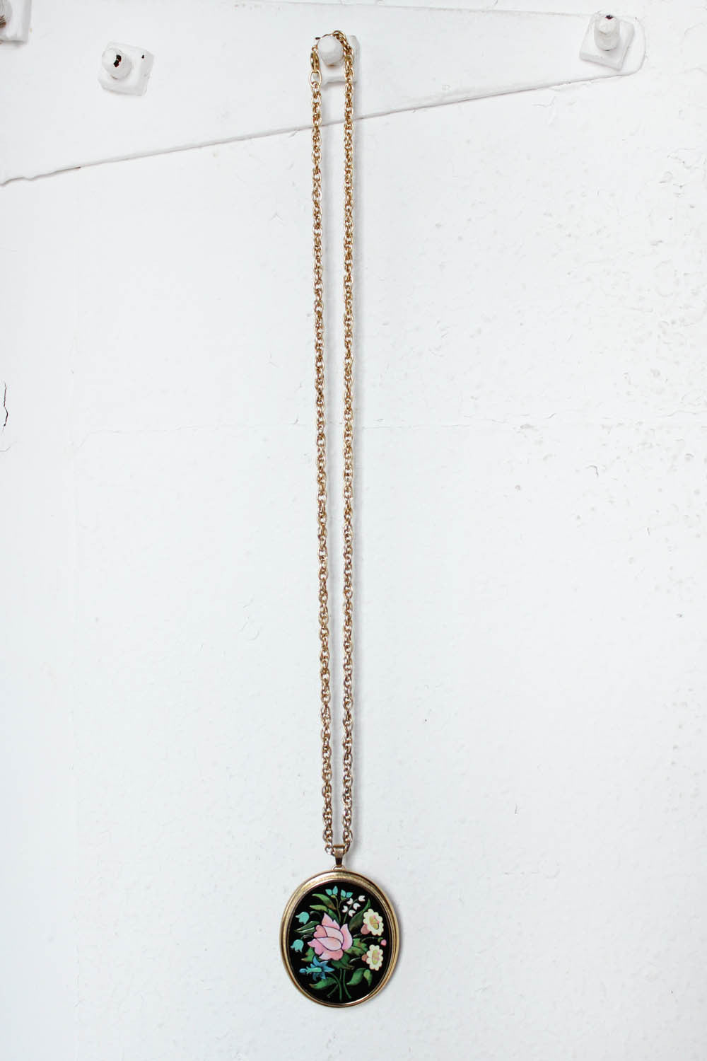 Avon Floral Pendant Necklace