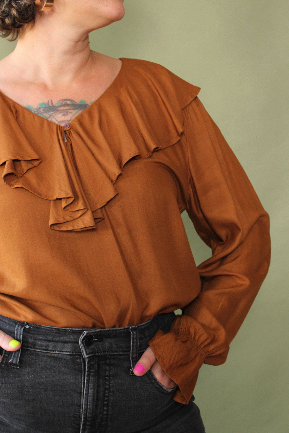 Kikomo Nutmeg Ruffle Blouse M