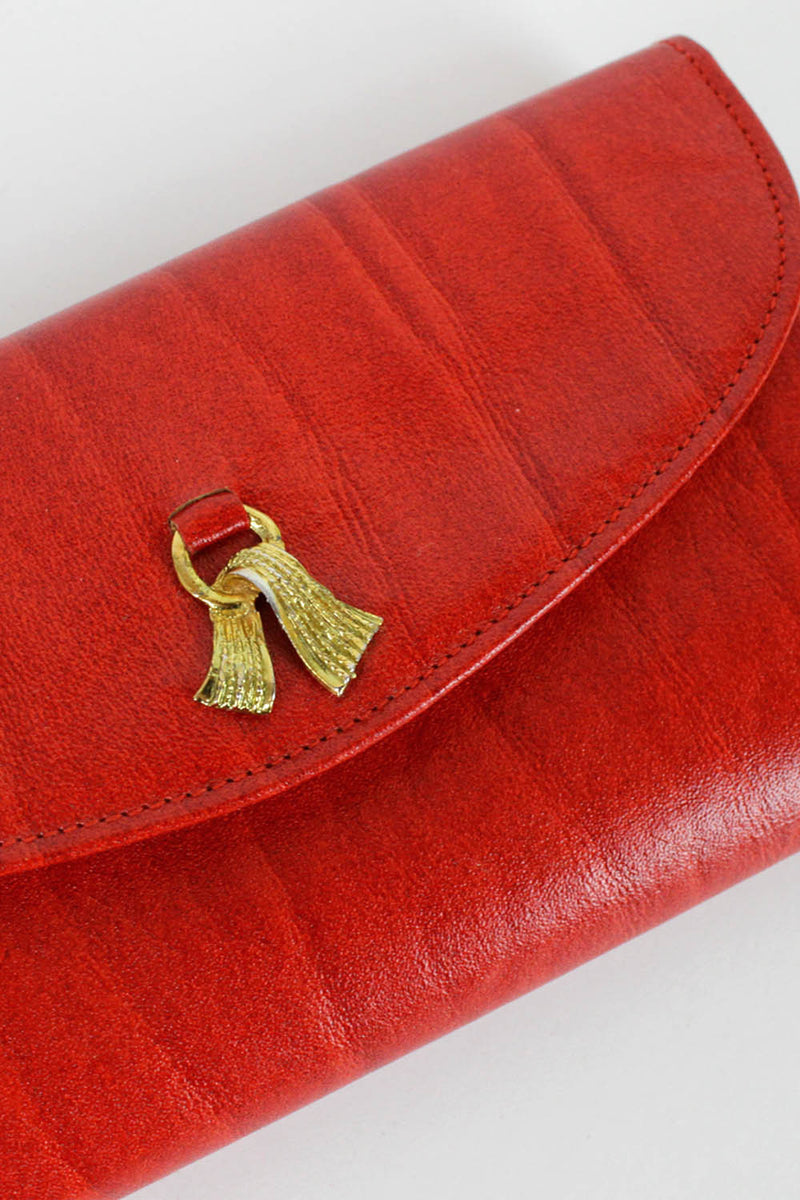vintage leather wallet with metal clasp